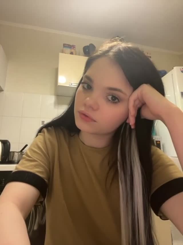 Two Webcam Girls Don’t Waste Time
